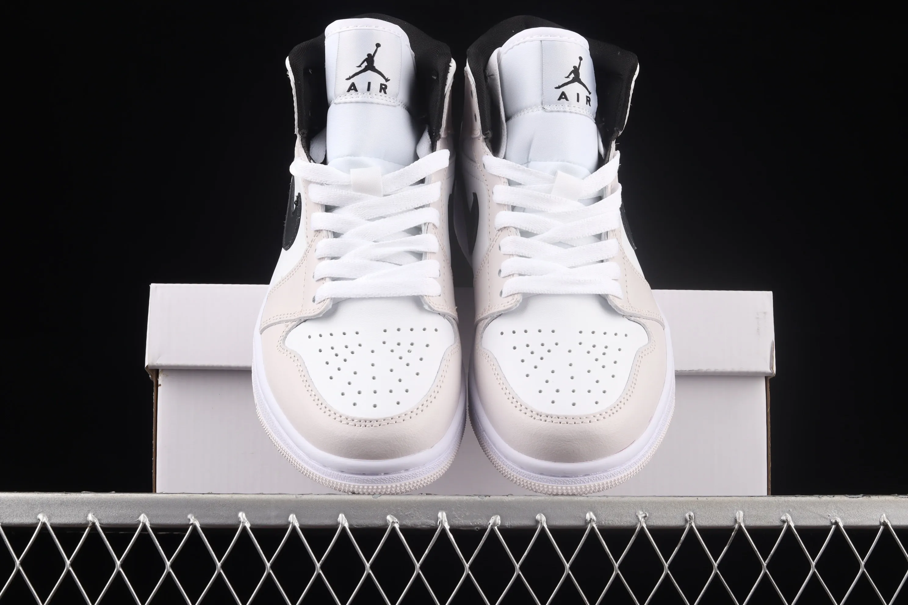 All categories Air Jordan Jordan series basketball shoes Air Jordan 1 Mid Different versions Air Jordan 1 Mid SE AJ1 Joe 1 white pink black hook Zhongbang basketball shoes BQ6472-500